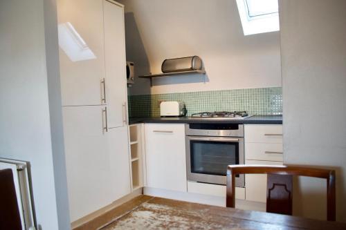 Modern & Charming 2 Bed Old Town Apartment - 2 Bed