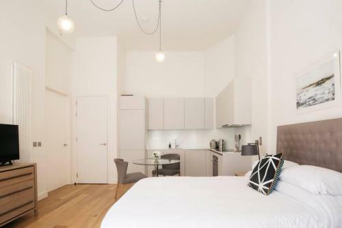 Beautiful Minimalistic Studio Apartment In Central