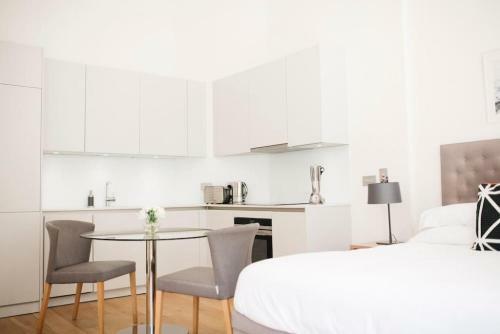 Beautiful Minimalistic Studio Apartment In Central