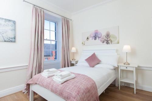Spacious 4 Bedroom Apartment Near Meadows