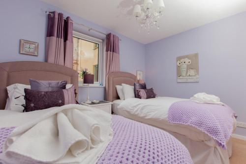 Stylish Royal Mile Apartment With Parking!