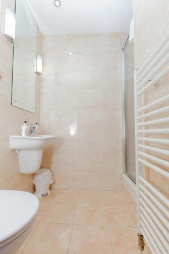 Stylish Royal Mile Apartment With Parking!
