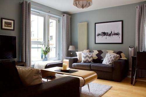 Stylish Royal Mile Apartment With Parking!