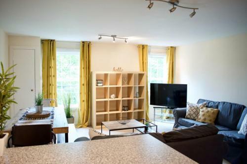 Spacious 3 Bed Apartment In Central Location