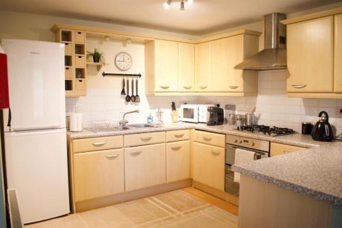 Spacious 3 Bed Apartment In Central Location