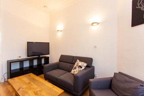 Incredibly Central 2 Bed Apartment