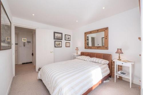 Bright Edinburgh Apartment Free Parking- Sleeps 4