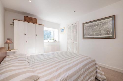 Bright Edinburgh Apartment Free Parking- Sleeps 4