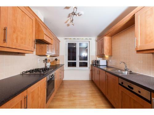 Spacious, Central Apartment. Free Parking