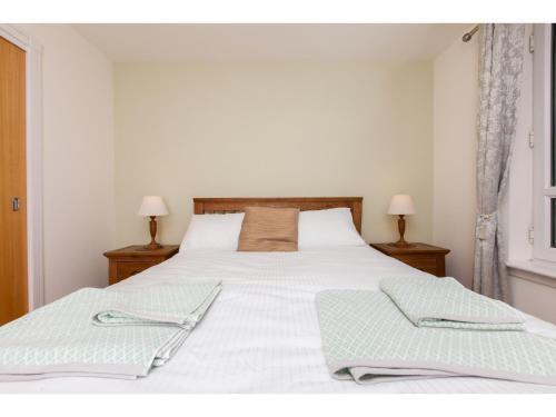 Spacious, Central Apartment. Free Parking