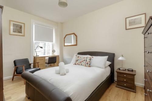 Silver Lining - Bonnie Rose Street Apartment