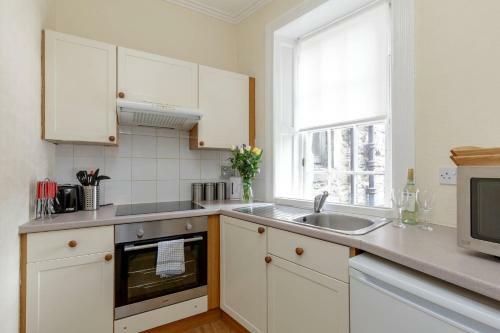 Silver Lining - Bonnie Rose Street Apartment