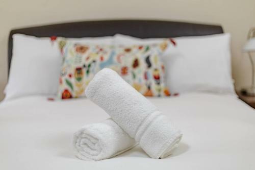 Silver Lining - Bonnie Rose Street Apartment