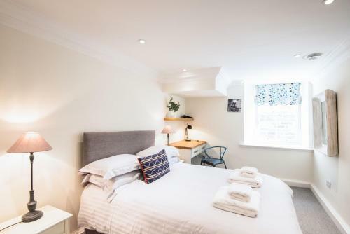 Frederick Street Apartment