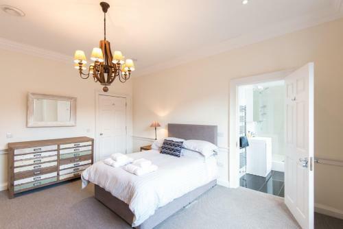 Frederick Street Apartment