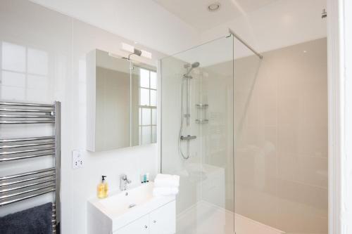 Frederick Street Apartment