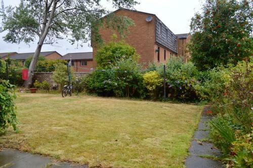 Comfortable 2 Bed Apartment In Blackford