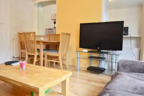 Comfortable 2 Bed Apartment In Blackford