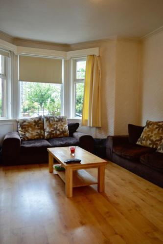 Comfortable 2 Bed Apartment In Blackford
