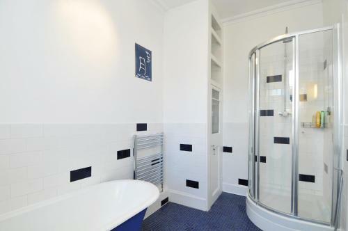 331 Attractive 2 Bedroom Apartment In Edinburgh's New Town