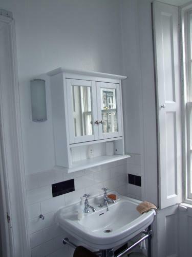 331 Attractive 2 Bedroom Apartment In Edinburgh's New Town