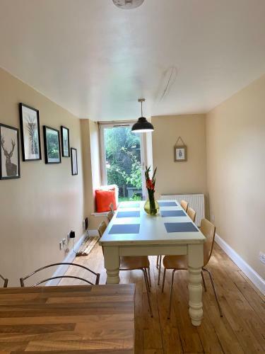 Impeccable 2-bed Apartment In Edinburgh