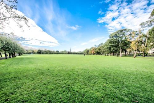 Guestready - Cosy Top-floor Apartment In Newington
