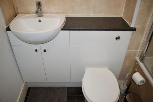 Bright Apartment Close To City Centre!