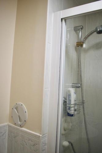 Bright Apartment Close To City Centre!