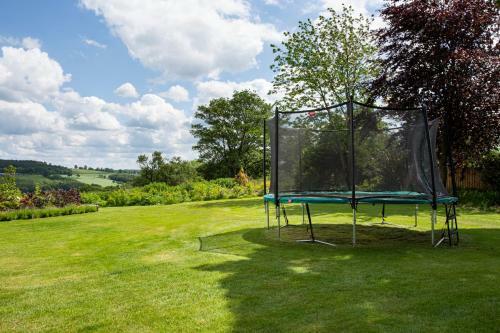 Emley Chateau Sleeps 17 With Wifi