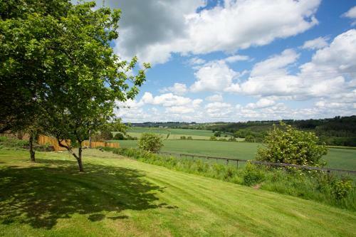 Emley Chateau Sleeps 17 With Wifi