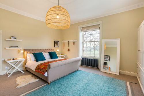 Emley Chateau Sleeps 17 With Wifi