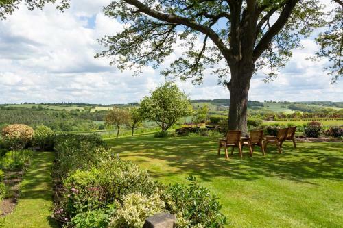 Emley Chateau Sleeps 17 With Wifi