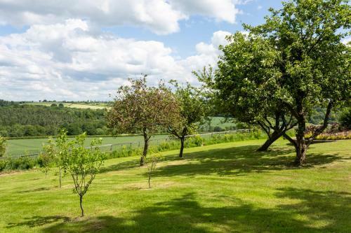 Emley Chateau Sleeps 17 With Wifi