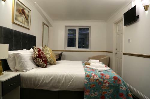 Hotel Atz&h Inn
