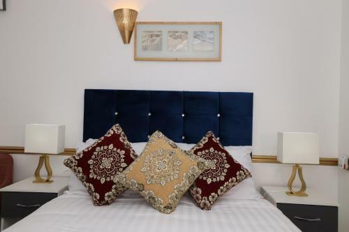 Hotel Atz&h Inn