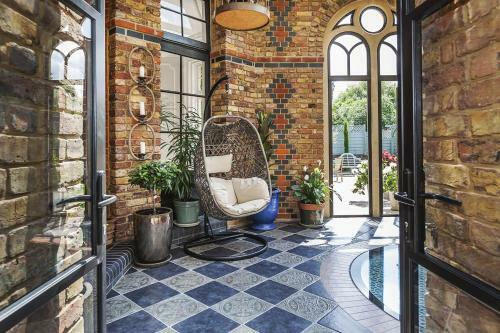 Eltham Chateau Sleeps 24