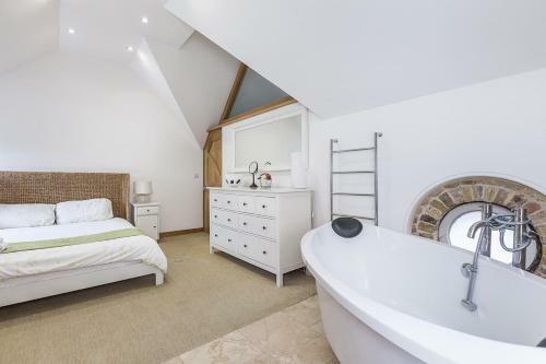 Eltham Chateau Sleeps 24