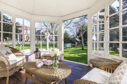 Eltham Chateau Sleeps 24