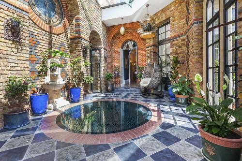 Eltham Chateau Sleeps 24