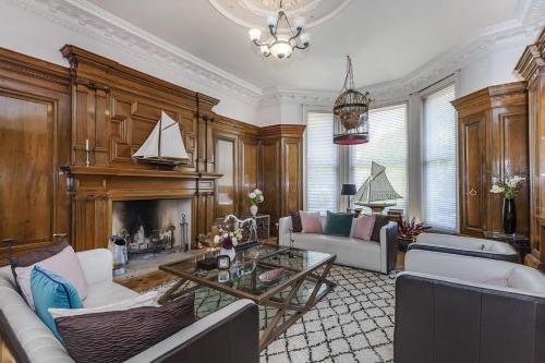 Eltham Chateau Sleeps 24