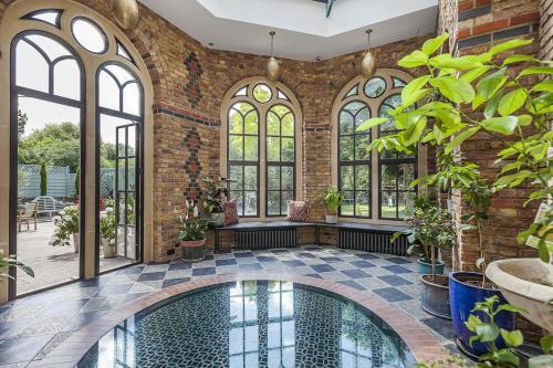 Eltham Chateau Sleeps 24