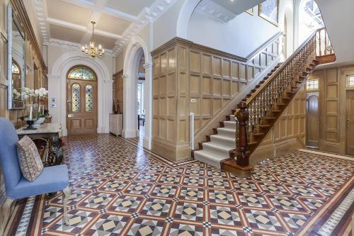 Eltham Chateau Sleeps 24