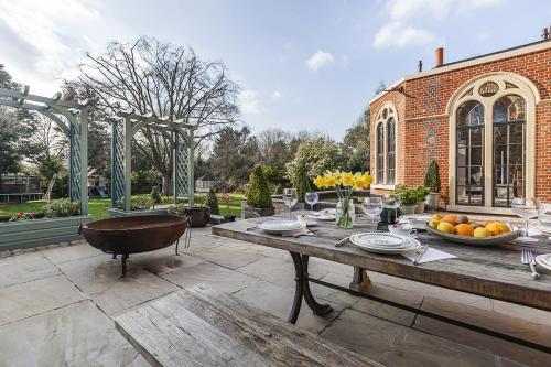 Eltham Chateau Sleeps 24
