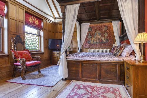 Eltham Chateau Sleeps 24