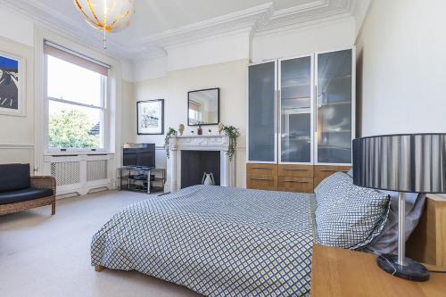 Eltham Chateau Sleeps 24