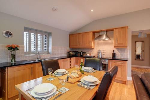 Heron Lodge, South View Lodges
