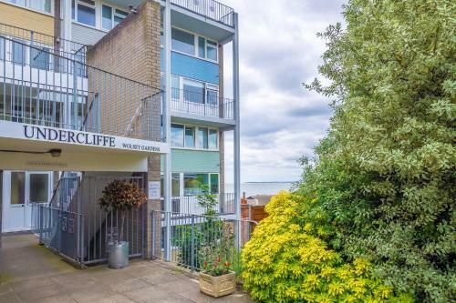 18 Undercliffe