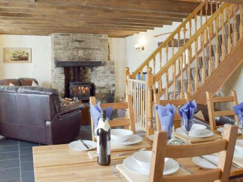 Bryntowy Cottage