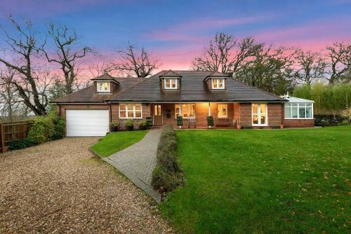 Mews Hill, 5 Bedroom New Forest Holiday Cottage